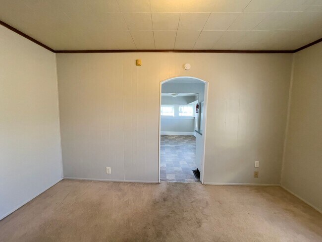Building Photo - Washer and Dryer Hook Ups