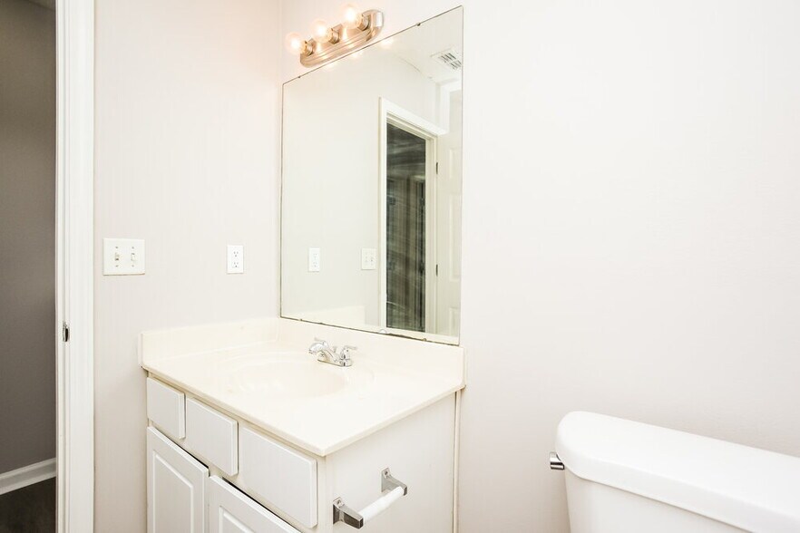 Building Photo - 4819 Royal Run Dr