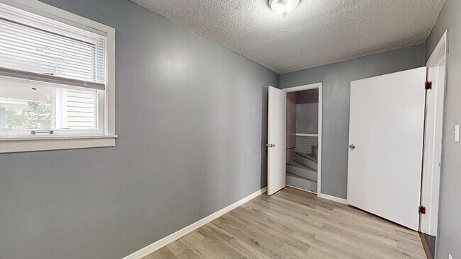 Building Photo - ** AVAILABLE OCTOBER 2025 *** Old Brooklyn...