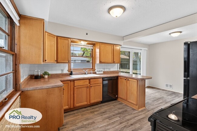 Building Photo - 3 Bedroom Home **50% off December's Rent with a December 2025 Move In**