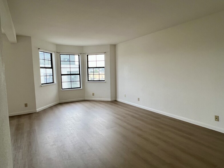 Building Photo - 575 27th Ave