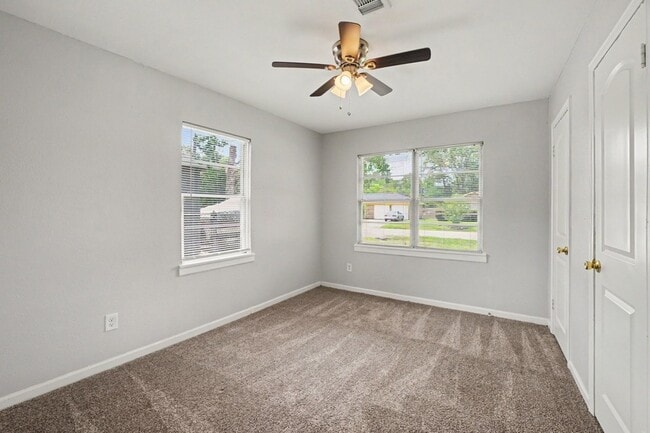 Building Photo - 8433 Woodlyn Rd