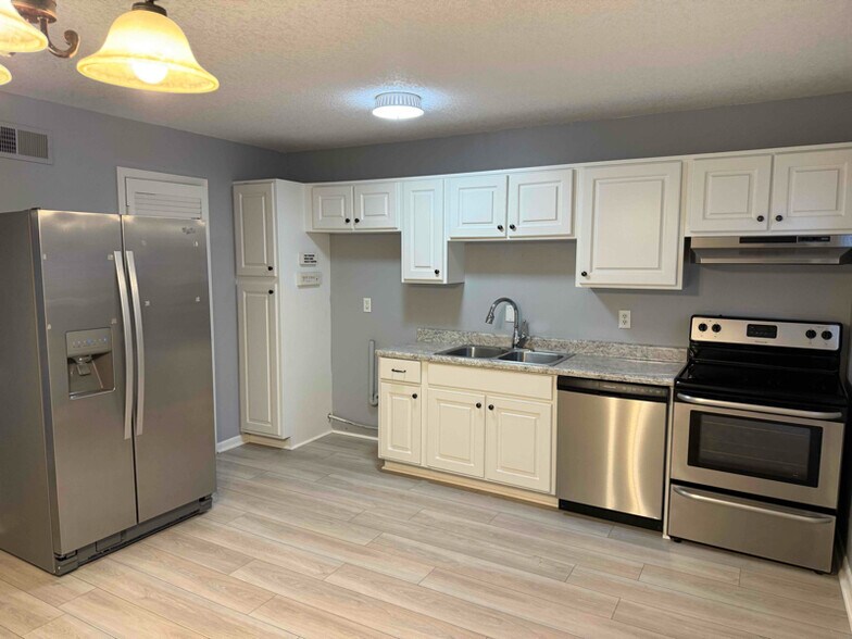 Primary Photo - 2501 Nottingham Way