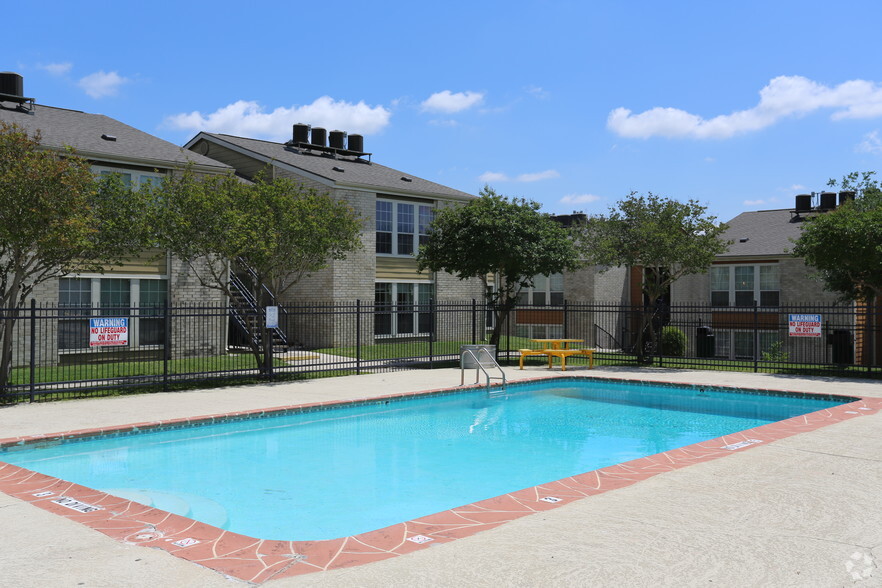 Primary Photo - Hilltop Oaks Apartments