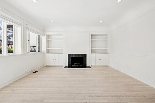 Building Photo - 2470 Broadway