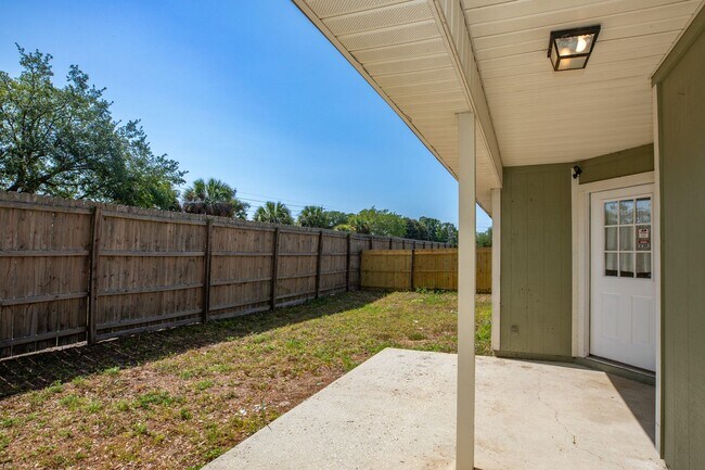 Building Photo - Great Rental in The Valley!