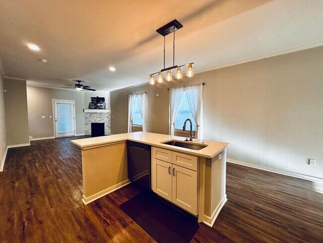 Building Photo - {1095} Modern Townhome Available Immediate...