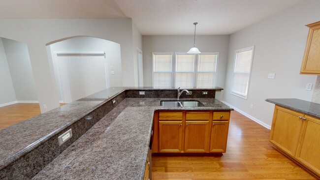 Building Photo - 3 Bedroom Open Floor-Plan Home with Finish...