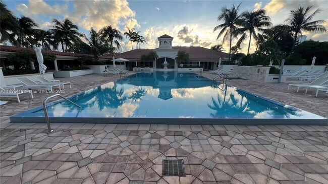 Building Photo - 19900 E Country Club Dr