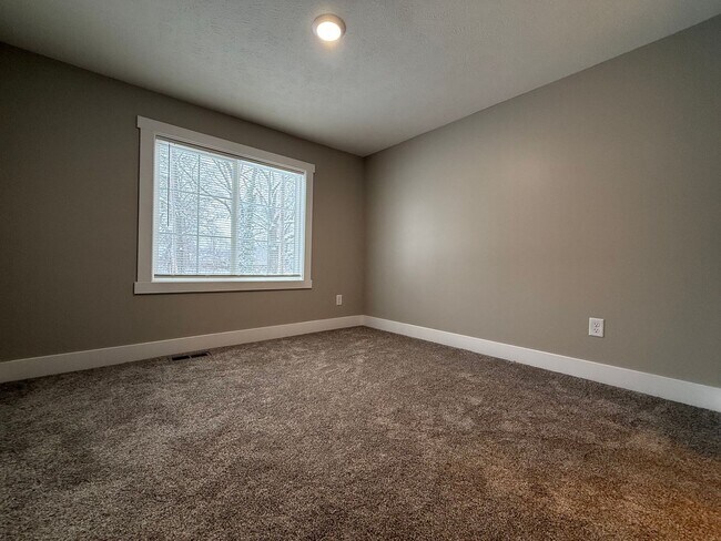 Building Photo - Like New! - 1 Bedroom Home in Muskegon