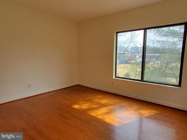 Building Photo - 6050 California Cir