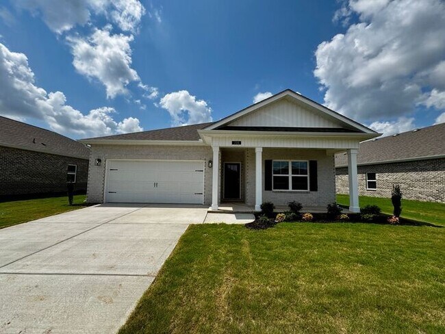 Building Photo - Fenced yard, great location