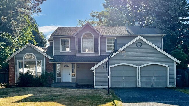 Building Photo - 4 Bed / 2.5 Bath Education hill in Redmond 2-story home $4,095/month