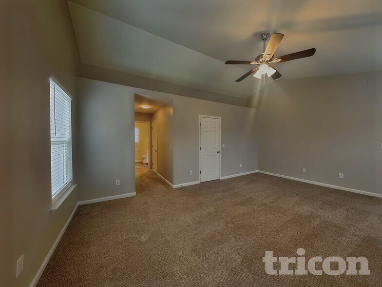 Building Photo - 3101 Rendezvous Dr