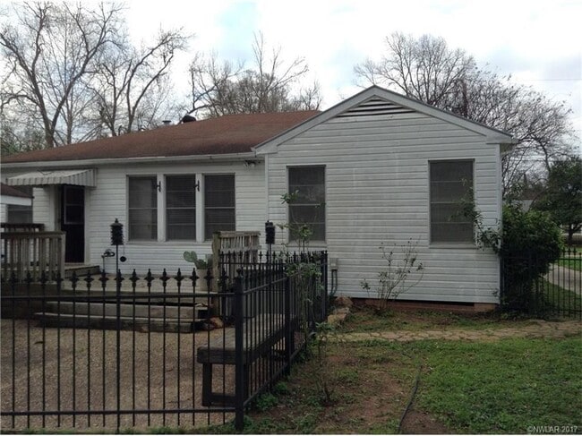 Building Photo - ** AVAILABLE JUNE 1ST ** CUTE 3/1 BROADMOO...