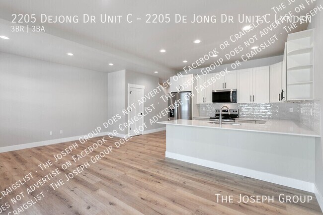 Building Photo - 2205 Dejong Dr Unit C