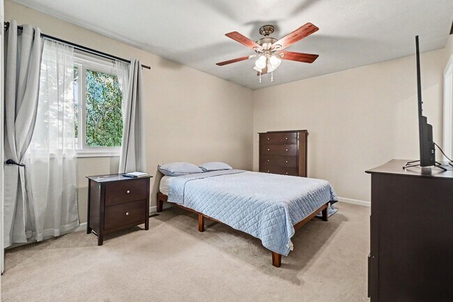 Building Photo - 302 Prospect Dr
