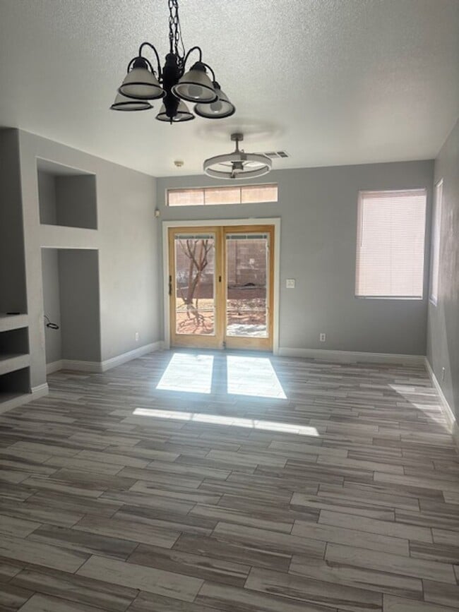 Building Photo - one story house with 3 bedrooms