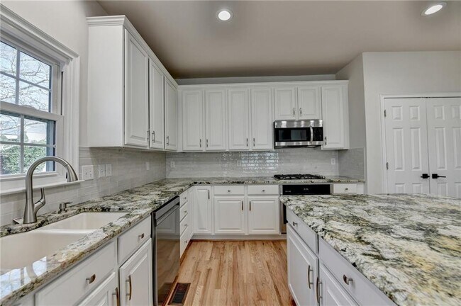 Building Photo - 6415 Sterling Dr