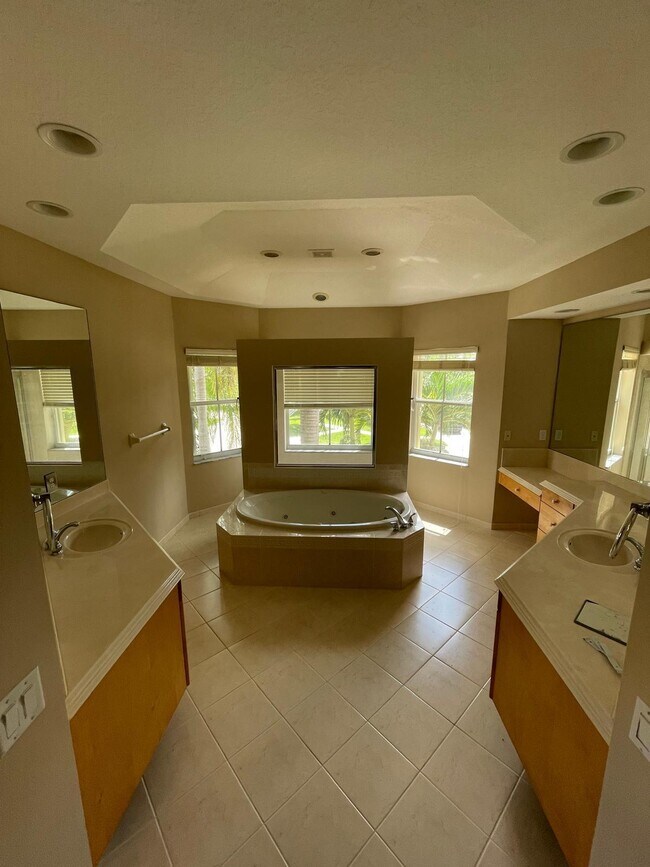 Building Photo - 9261 Delemar Ct