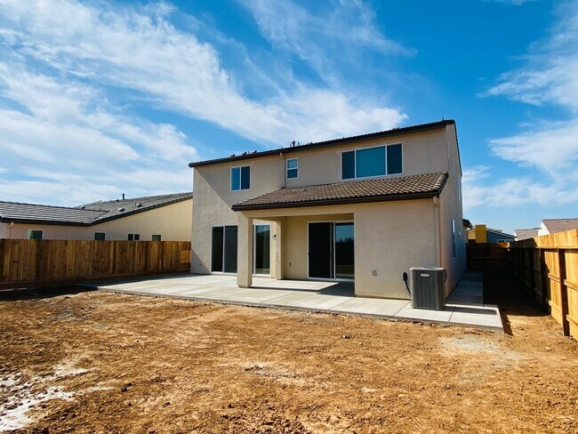 Building Photo - COMING SOON! $2,750 Ashlan & Highland, 4 B...