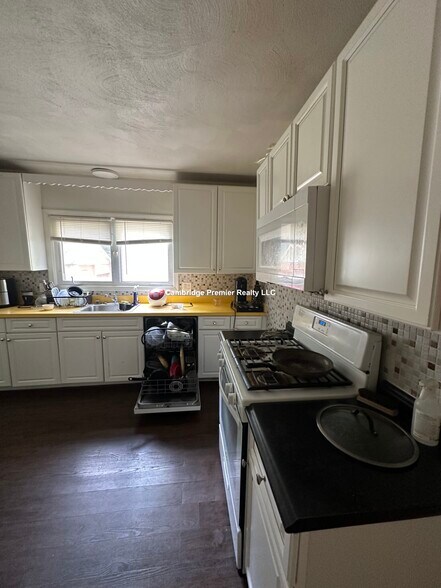 Building Photo - 14 Callender St