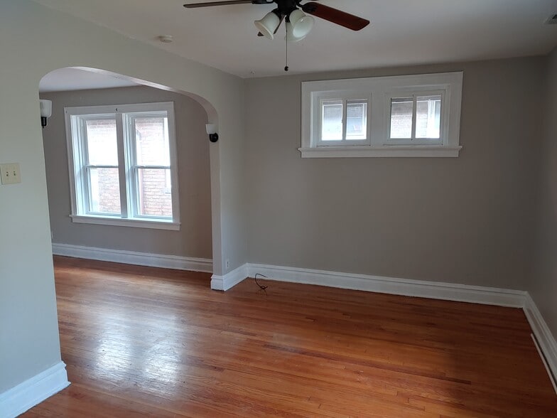 Family Room - 4972 Tholozan Ave