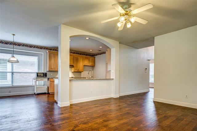 Building Photo - 2304 Greenview Dr