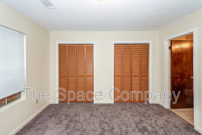 Building Photo - 2020 Coldspring Dr