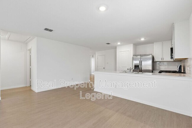 Building Photo - 216 Asterwood Ln