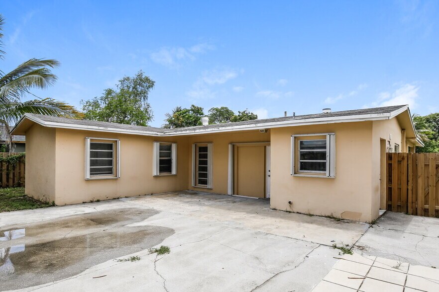 Building Photo - 5901 NW 15th St