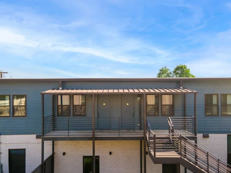 Building Photo - 1201 E Cesar Chavez St