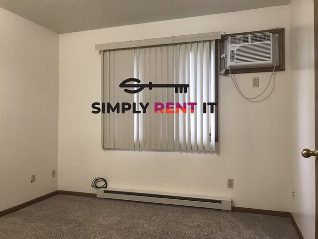 Building Photo - 2 Bedroom With Off-Street Parking in Nevada, IA