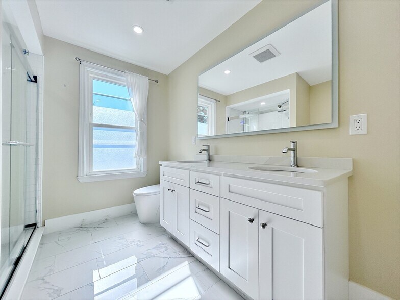 Building Photo - 173 Pleasant St