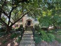 Building Photo - Sun-filled 1 Bed 1 Bath 1st Level Condo Wi...
