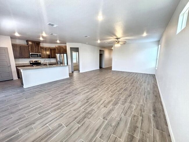 Building Photo - 725 Freedom Cir