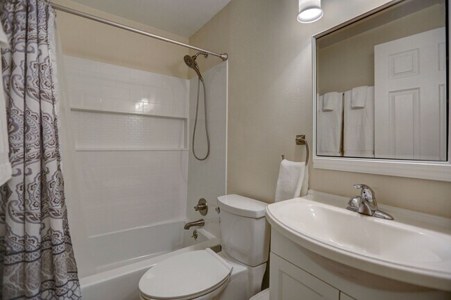 Building Photo - Prime North Spokane Location Near Providence Hospital