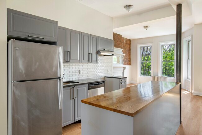 Building Photo - 418 Macon St