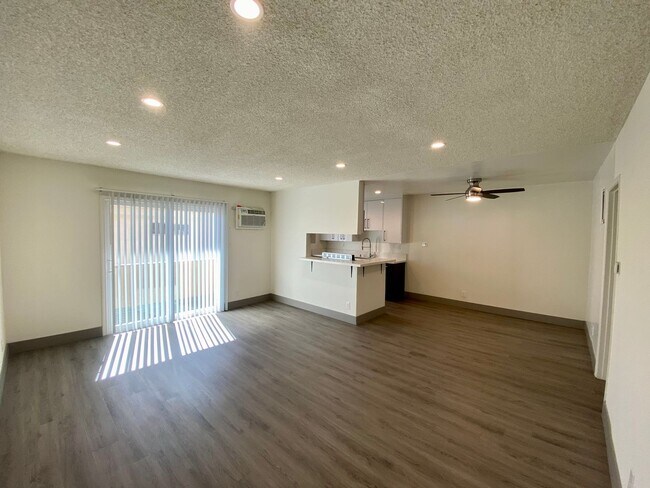 Interior Photo - men361
