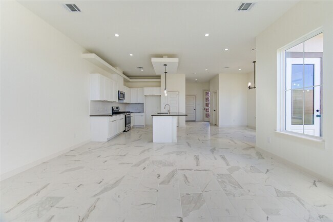 Building Photo - 2931 El Fenice Ln