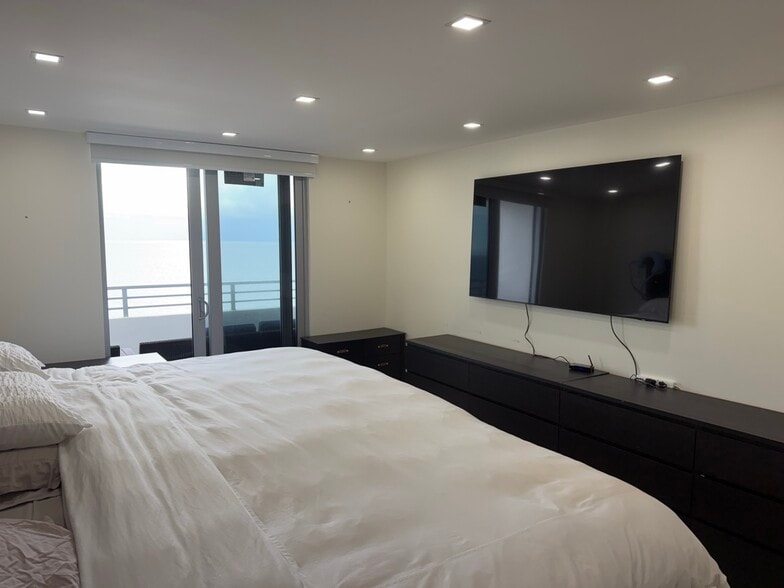 Second Bedroom - Spacious Layout - 5555 Collins Ave