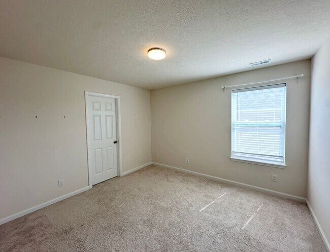 Building Photo - 1327 Sunnybrook Ln