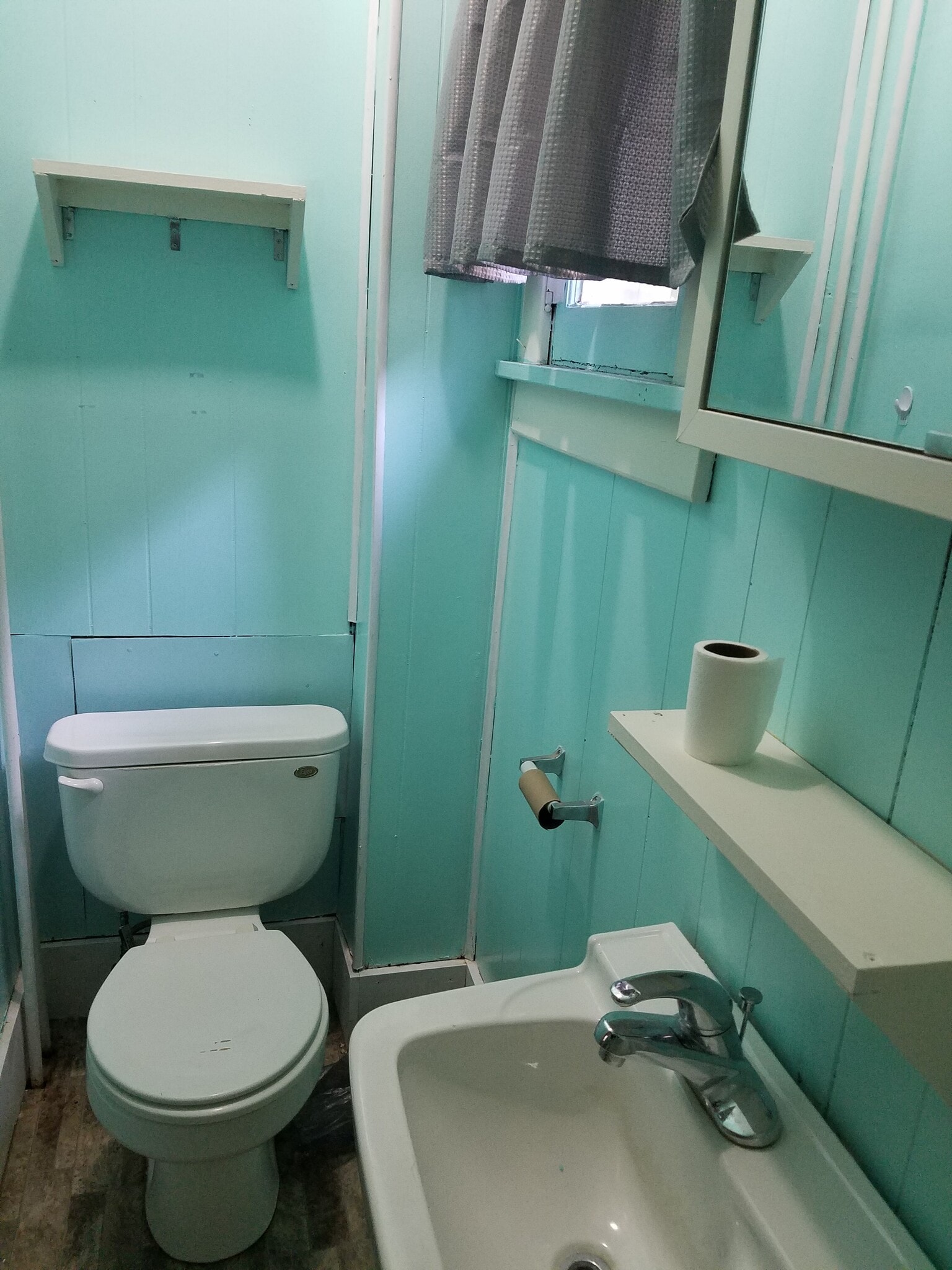 Bathroom - 919 W 3rd St