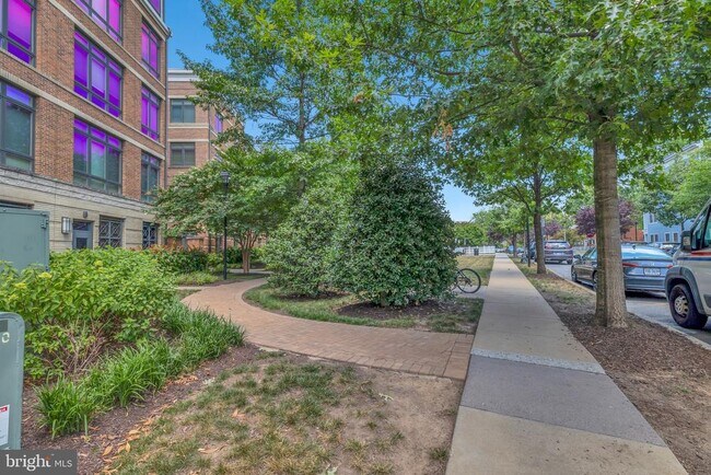 Building Photo - 915 N Patrick St