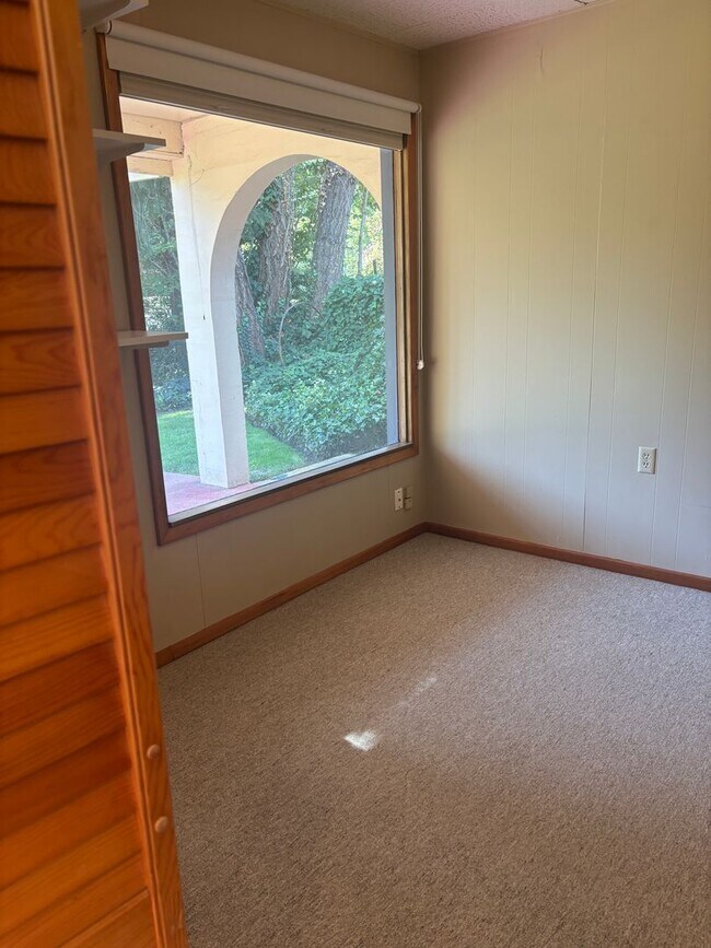 Building Photo - Enjoy 1.125 Acres near Downtown McMinnville