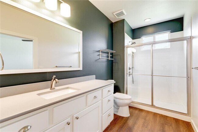 Building Photo - 400 Rose Dr