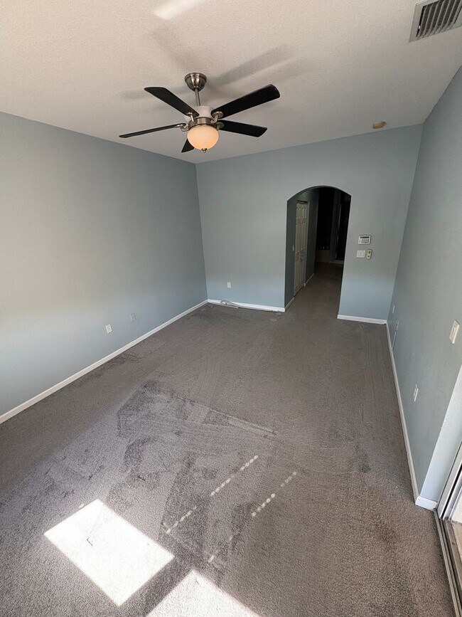 Building Photo - 3/2/1 Townhome in River Glen!  More Pics C...