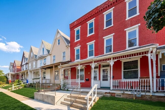 Building Photo - 515 Seneca St