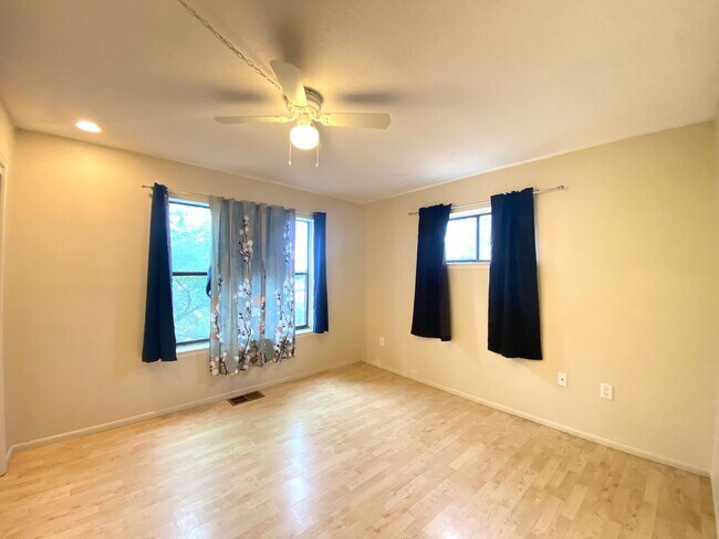 Building Photo - Spacious Home in Vista Primera