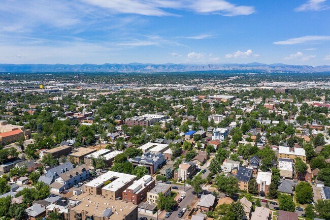 Building Photo - Incredible 2 bedroom 1 bath Condo in West Washington Park Neighborhood